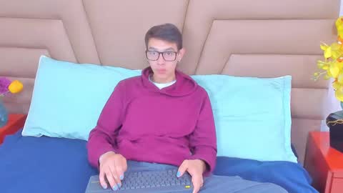 Snapshot of ssweetthott chatting on March 2025 01:03:01 PM Ssweetthott online show from March 2025 01:03:01 PM