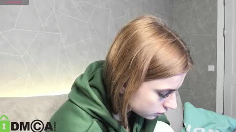 Stacey GMT5 Mo Tu We Th Fr Sa 3am -10am online show from December 2025 01:13:02 AM