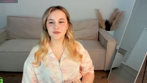 Snapshot of stacey_dawson chatting on April 2026 09:18:01 AM Stacey online show from April 2026 09:18:01 AM