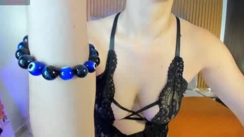 Stacy Woods online show from November 2025 03:45:02 PM