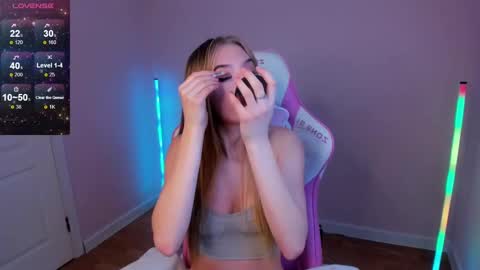 Snapshot of stacy_riiver chatting on January 2025 11:24:01 AM Stacy Mon Tue Wed Thu Fri Sun GMT GMT 3 1000am - 0400pm  online show from January 2025 11:24:01 AM