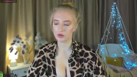 Stacy Mon Tue Wed Thu Fri Sun GMT GMT 3 1000am - 0400pm  online show from November 2025 08:46:02 AM