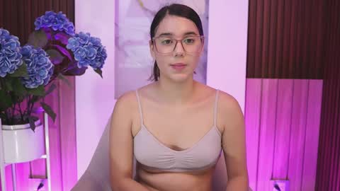 stacycooper_ online show from May 2026 04:15:01 PM