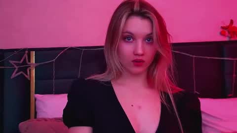 StacyEvances online show from December 2025 06:04:02 PM