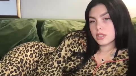 Stacy online show from November 2025 07:24:02 PM