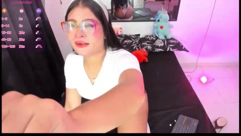 Snapshot of star_darling chatting on March 2026 11:48:02 AM S T A R online show from March 2026 11:48:02 AM