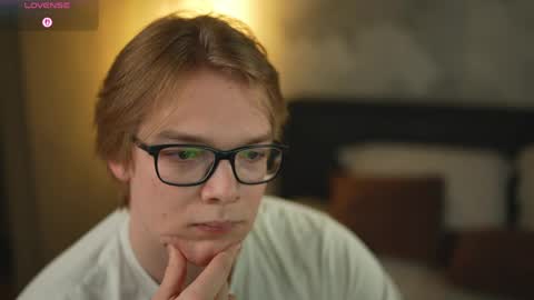 Snapshot of star_drive chatting on April 2026 04:04:02 PM star_drive online show from April 2026 04:04:02 PM