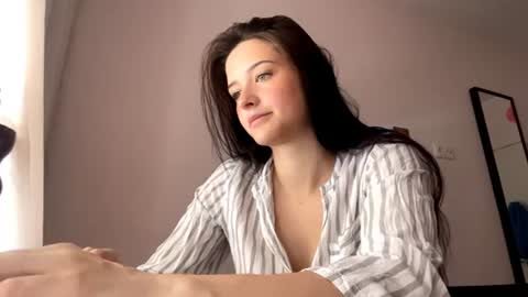 Snapshot of starlabieler chatting on June 2026 10:17:02 AM Lola online show from June 2026 10:17:02 AM