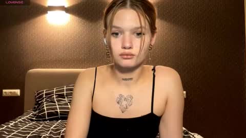 Snapshot of starlitsiren chatting on March 2026 08:37:01 PM starlitsiren online show from March 2026 08:37:01 PM