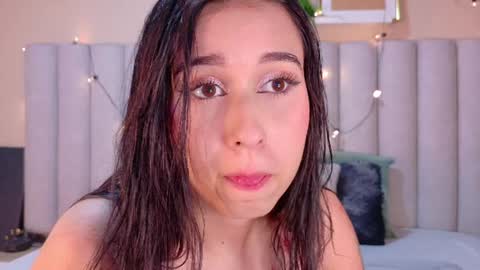 Snapshot of starrmoon__ chatting on June 2026 02:53:02 AM M O O N online show from June 2026 02:53:02 AM
