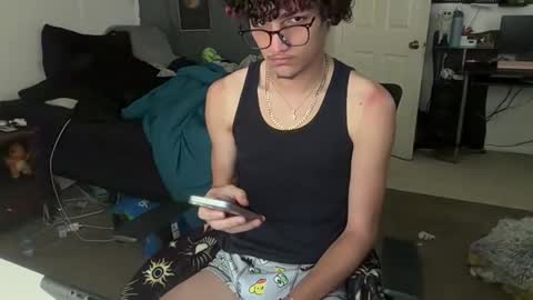 Snapshot of starryvari chatting on April 2026 05:28:01 PM starryvari online show from April 2026 05:28:01 PM