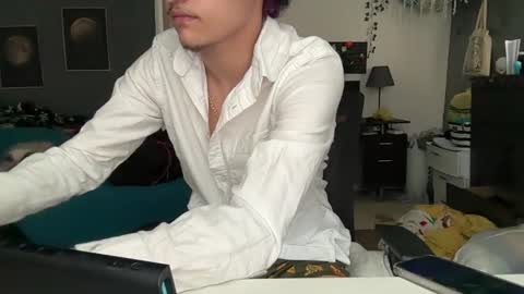 Snapshot of starryvari chatting on April 2026 07:05:02 PM starryvari online show from April 2026 07:05:02 PM