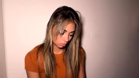 Mia online show from April 2026 10:49:02 AM