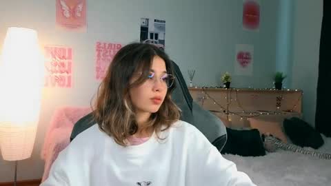 Snapshot of ste11arium chatting on May 2026 01:18:02 PM Sara online show from May 2026 01:18:02 PM
