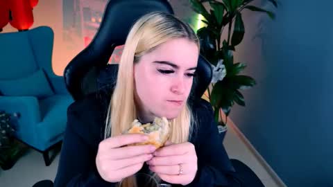 stef_nicks online show from September 2025 05:20:01 AM