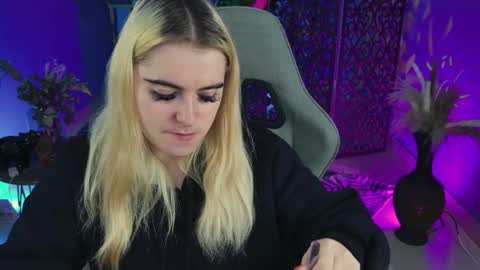 stef_nicks online show from October 2025 06:22:02 AM