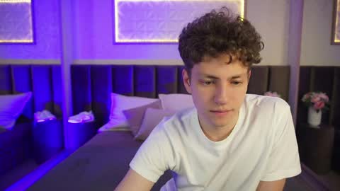 Esrefan online show from April 2026 08:47:01 PM