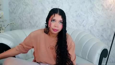 Stefany Gomez  online show from December 2025 07:40:02 PM