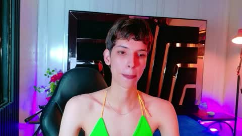 Snapshot of stefany_piink chatting on May 2026 12:33:02 PM stefany piink online show from May 2026 12:33:02 PM