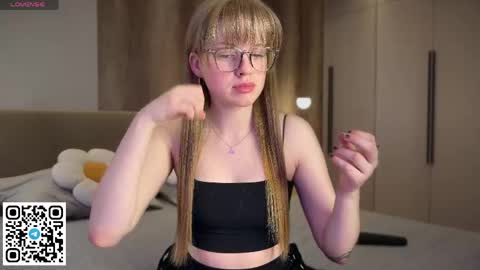 Snapshot of steffi_meoww chatting on April 2026 01:15:01 AM STEFI Streams every day from 10 PM GTM1 online show from April 2026 01:15:01 AM