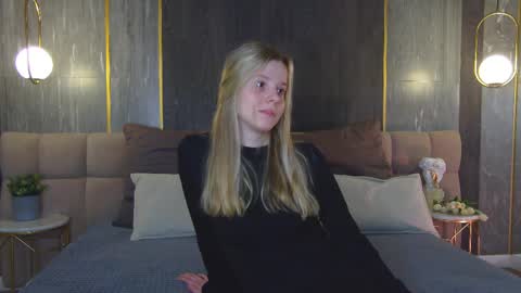 Snapshot of stefie_wells chatting on April 2026 07:09:02 AM Stefie online show from April 2026 07:09:02 AM