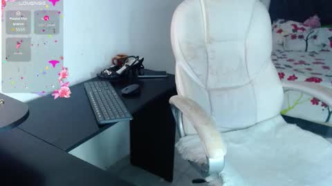 Estefany online show from November 2025 01:41:02 AM