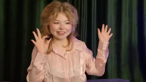 Snapshot of stela_vanila chatting on April 2026 07:22:02 PM Stella online show from April 2026 07:22:02 PM