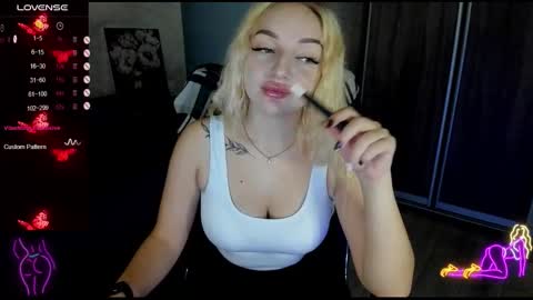 Snapshot of stella__cox chatting on September 2025 05:31:01 AM Stella Cox online show from September 2025 05:31:01 AM