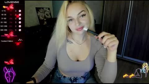 Snapshot of stella__cox chatting on September 2025 05:41:02 AM Stella Cox online show from September 2025 05:41:02 AM