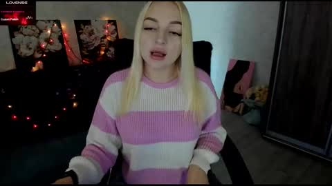 Snapshot of stella__cox chatting on October 2025 08:09:01 AM Stella Cox online show from October 2025 08:09:01 AM