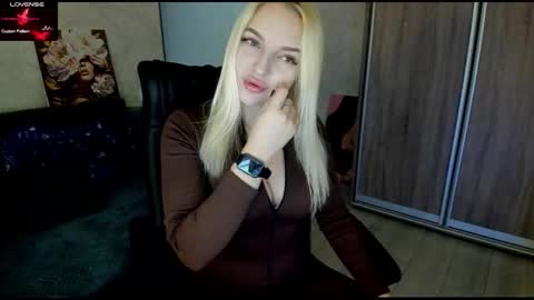 Snapshot of stella__cox chatting on November 2025 06:44:01 AM Stella Cox online show from November 2025 06:44:01 AM