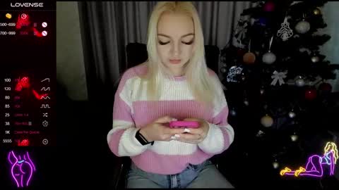 Snapshot of stella__cox chatting on December 2025 06:41:02 AM Stella Cox online show from December 2025 06:41:02 AM