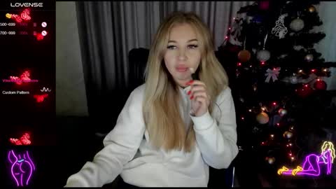 Snapshot of stella__cox chatting on December 2025 08:54:02 AM Stella Cox online show from December 2025 08:54:02 AM