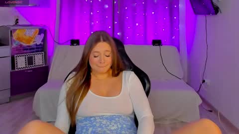 Snapshot of stella_pretty0 chatting on January 2025 10:23:01 PM Stella online show from January 2025 10:23:01 PM