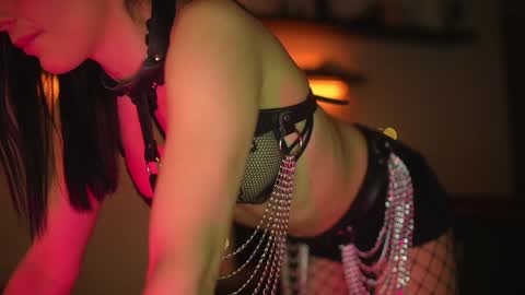 Snapshot of stella_shock chatting on December 2024 05:48:01 AM Stella online show from December 2024 05:48:01 AM