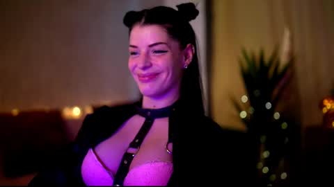 Snapshot of stella_shock chatting on February 2025 07:06:02 AM Stella online show from February 2025 07:06:02 AM