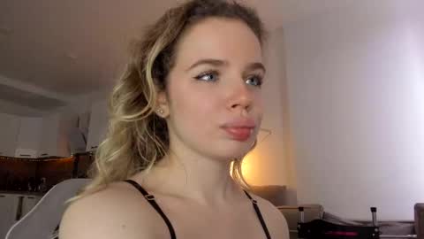 Asella online show from March 2025 11:38:02 AM