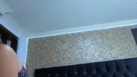 Estella online show from November 2025 12:09:01 AM