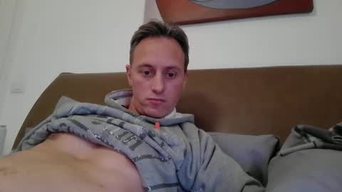 Snapshot of sten015 chatting on January 2025 03:02:01 PM sten015 online show from January 2025 03:02:01 PM