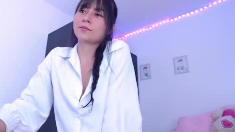 Snapshot of step_daughter_ chatting on April 2026 04:20:02 AM MIA online show from April 2026 04:20:02 AM