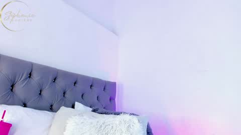 Stephania  online show from January 2025 02:18:01 PM