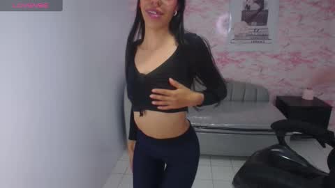 Snapshot of stephania_t chatting on December 2024 03:38:02 AM Stephania online show from December 2024 03:38:02 AM