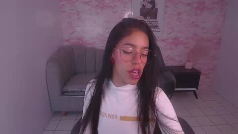 Snapshot of stephania_t chatting on December 2024 04:19:01 AM Stephania online show from December 2024 04:19:01 AM