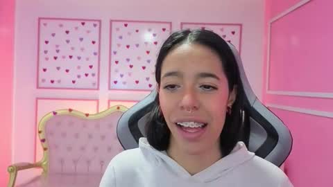 Stephania online show from September 2025 11:36:01 AM