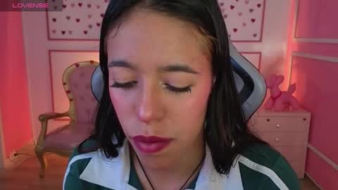 Snapshot of stephania_t chatting on October 2025 01:20:01 PM Stephania online show from October 2025 01:20:01 PM