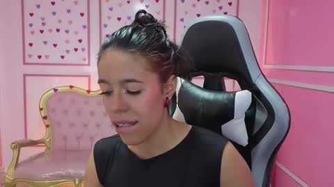 Stephania online show from October 2025 11:42:01 AM