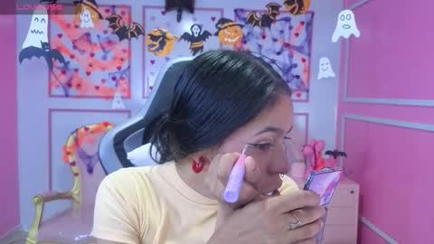 Stephania online show from October 2025 11:47:01 AM