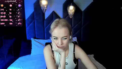 Snapshot of stephanie_sea chatting on February 2025 05:21:01 PM Stephanie Sea online show from February 2025 05:21:01 PM