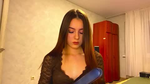 Stephani online show from March 2026 03:15:02 PM