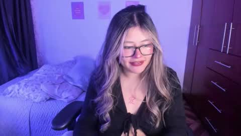 Stephanie  online show from November 2025 11:40:02 PM